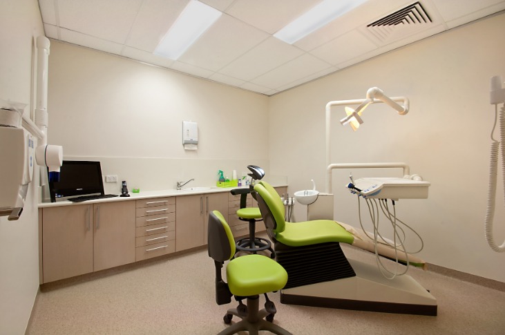 How to Use a Dental Dam
